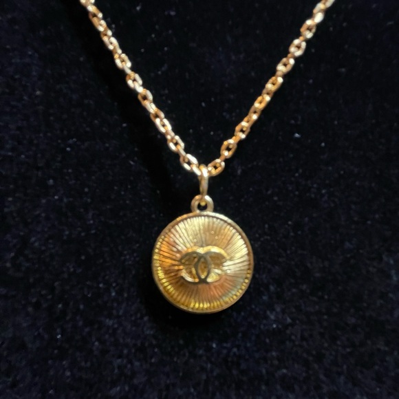 Authentic, exquisite CHANEL Necklace - Picture 8 of 11